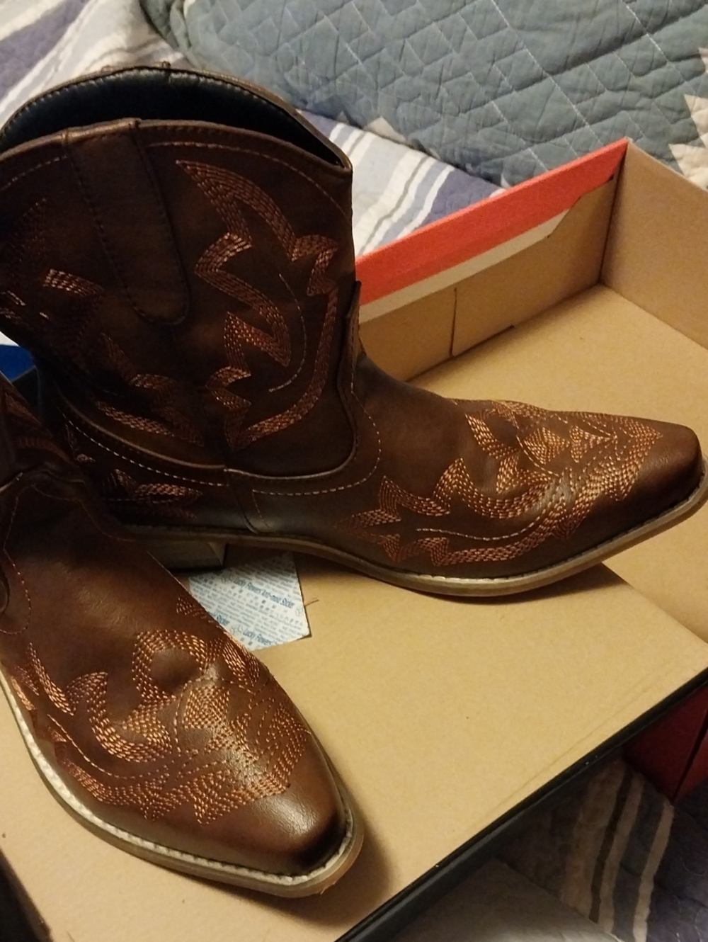 Lady's Brown Western Cowboy Boots - Classic Embroidered Design